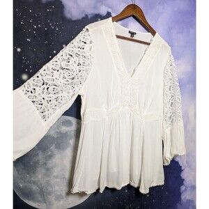 Torrid White Lace Bell Sleeve Boho Top Size 2 Cottagecore Festival